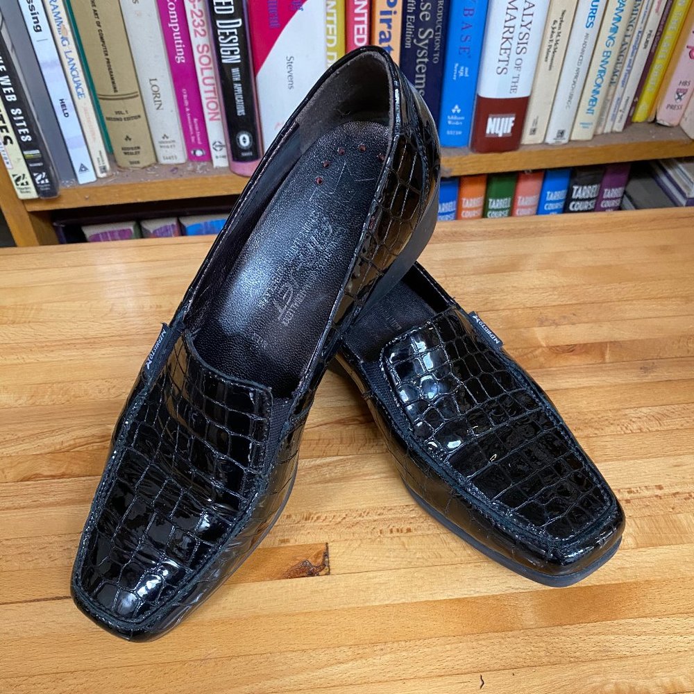 Mephisto croc pattern loafers sz 9